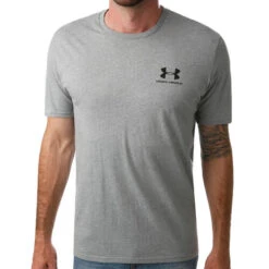 Under Armour Sportstyle Left Chest T-Shirt Men -Tennis Equipment Store 06100000 13